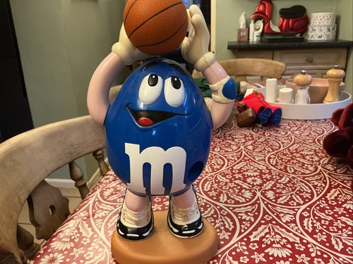 And sweet dispenser - m,