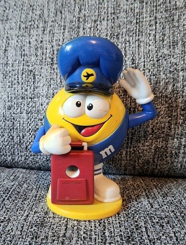 Yellow character sweet - m&m's,